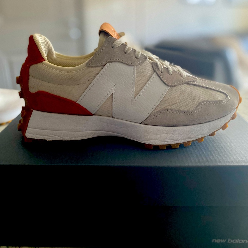 New Balance 327